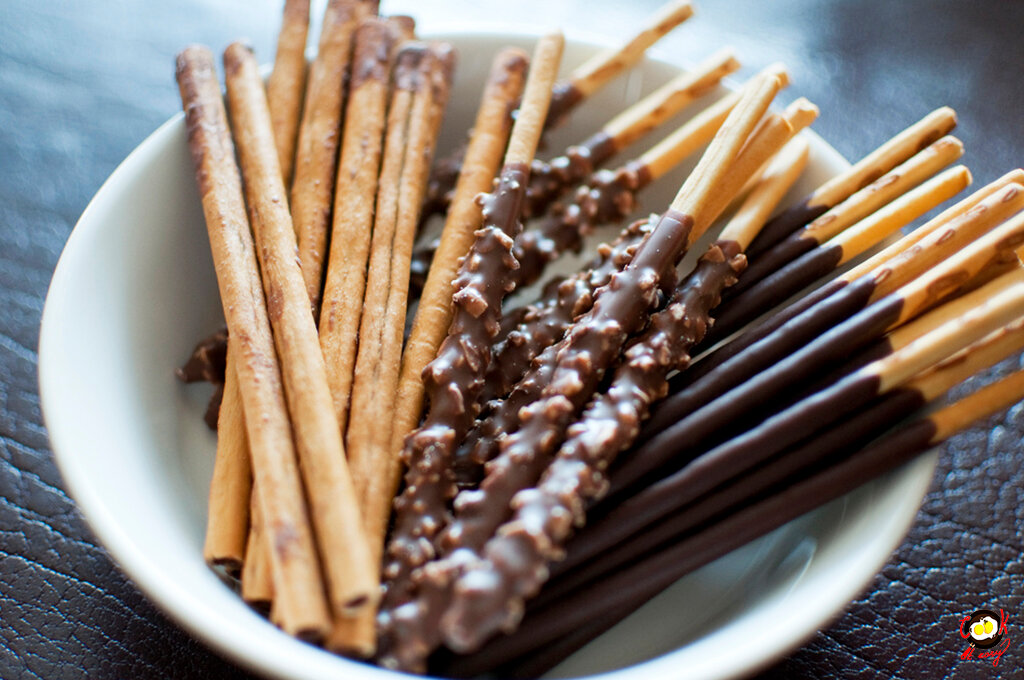 Направете покрити с шоколад пръчици за гевреци