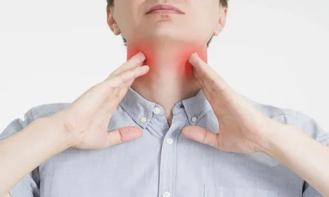 Възпаленото гърло симптом ли е на COVID-19?