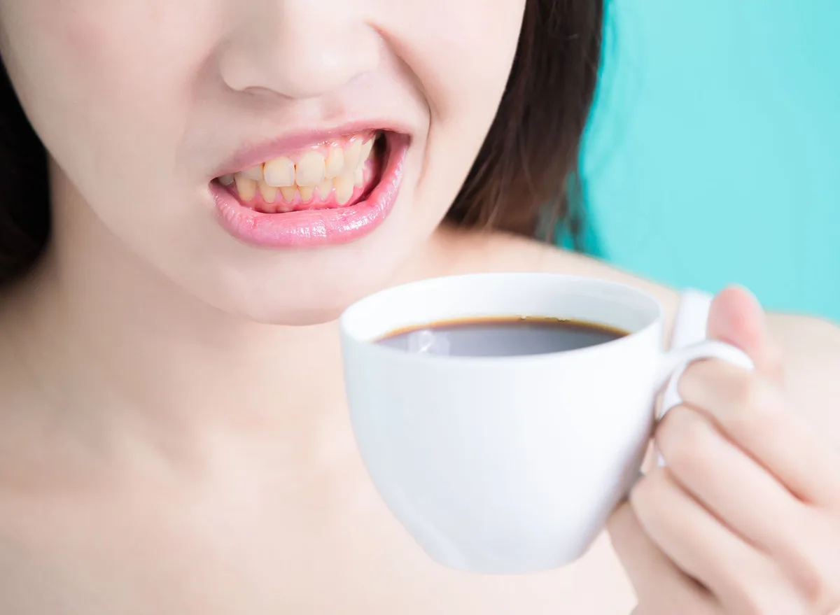 Оцветява ли кафето зъбите ви?
