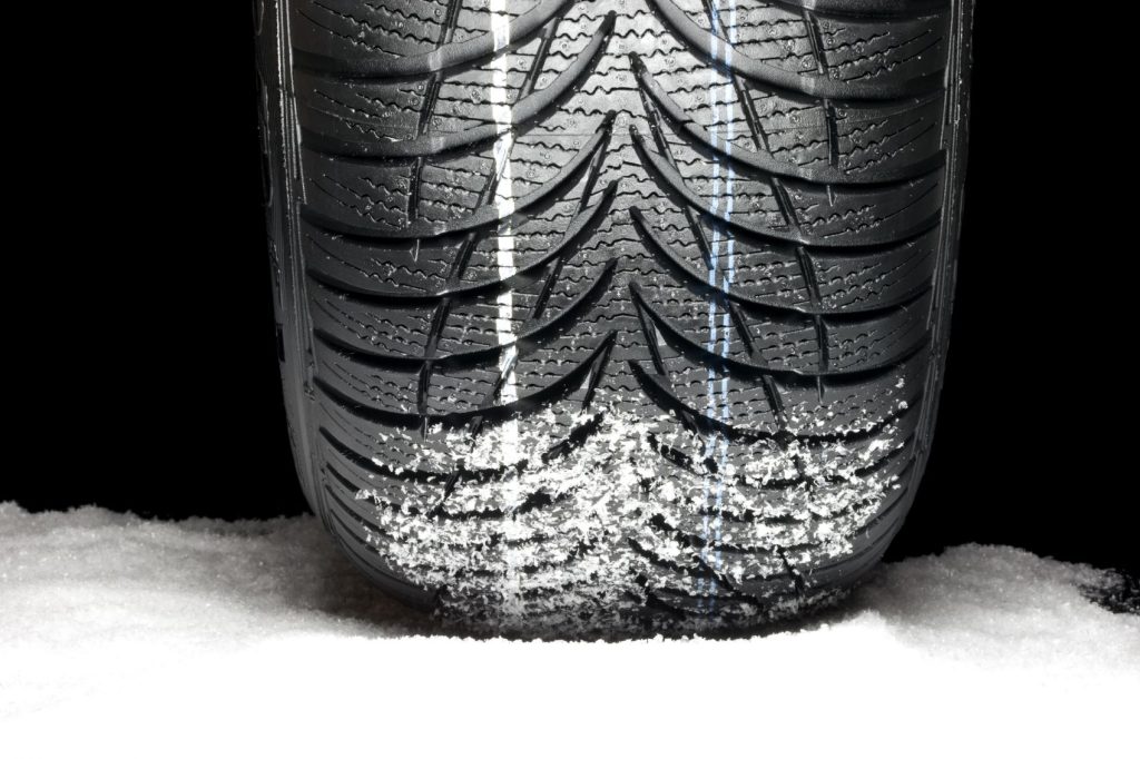 윈터 타이어로 당신의 차는 겨울을 준비하고 있습니까?