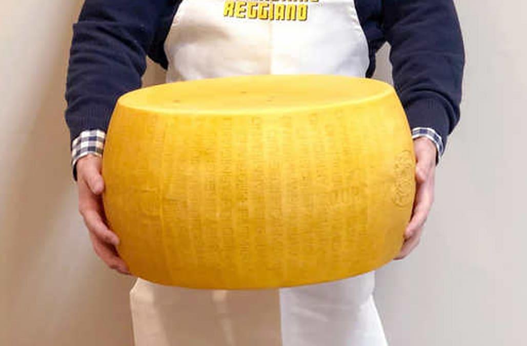 치즈 한 바퀴의 무게는 얼마입니까?