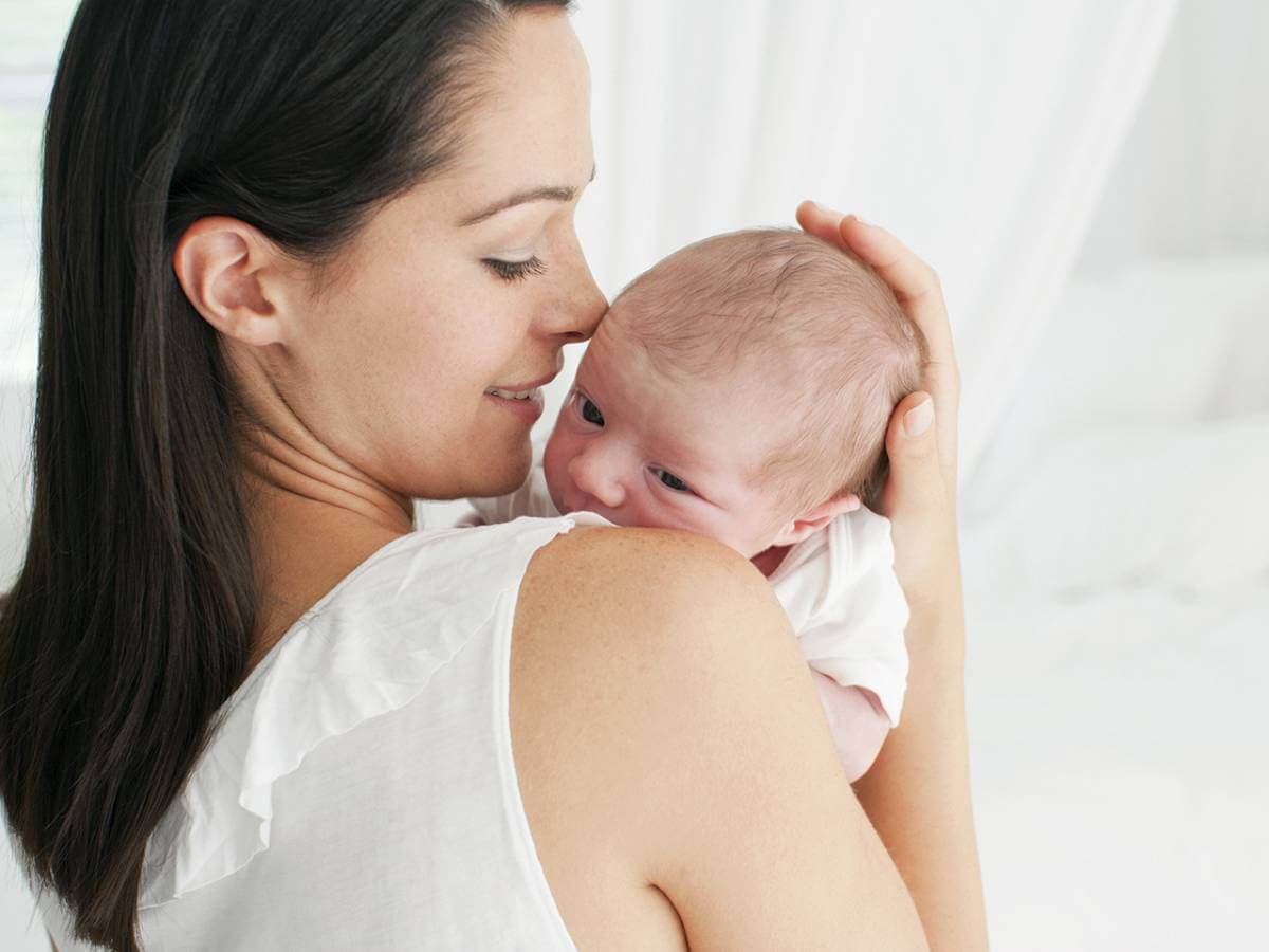 Връзката майка-бебе – разбиране и укрепване на връзката