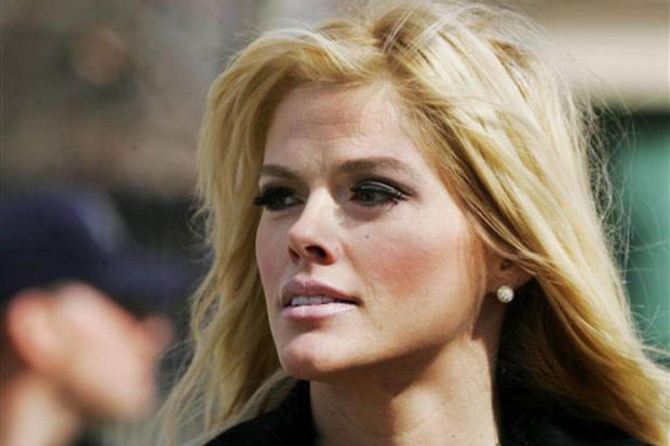 Anna Nicole Smith Unveiling a Troubled Life