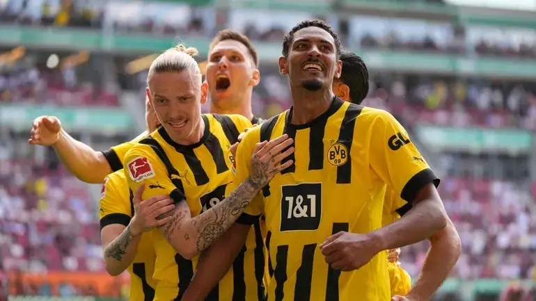Borussia Dortmund tager føringen i Bundesligaen, da Haller Shines
