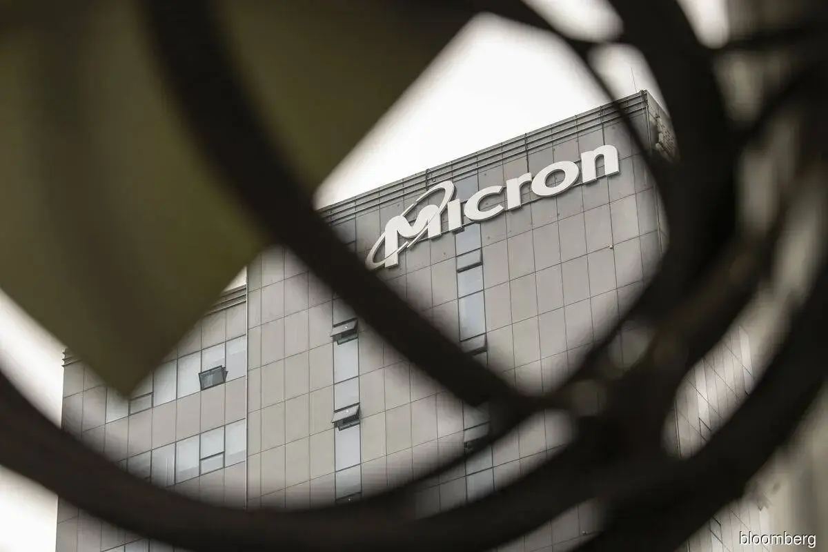 China Escalates Feud with US, Urges Tech Manufacturers to Cease Using Micron Chips