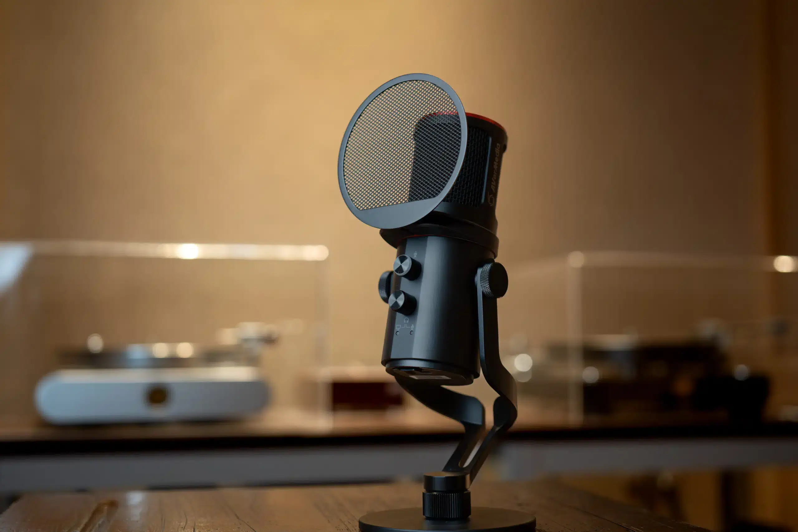 AVerMedia prezanton mikrofonin USB AM350: i pari në botë i personalizuar nga DIRAC