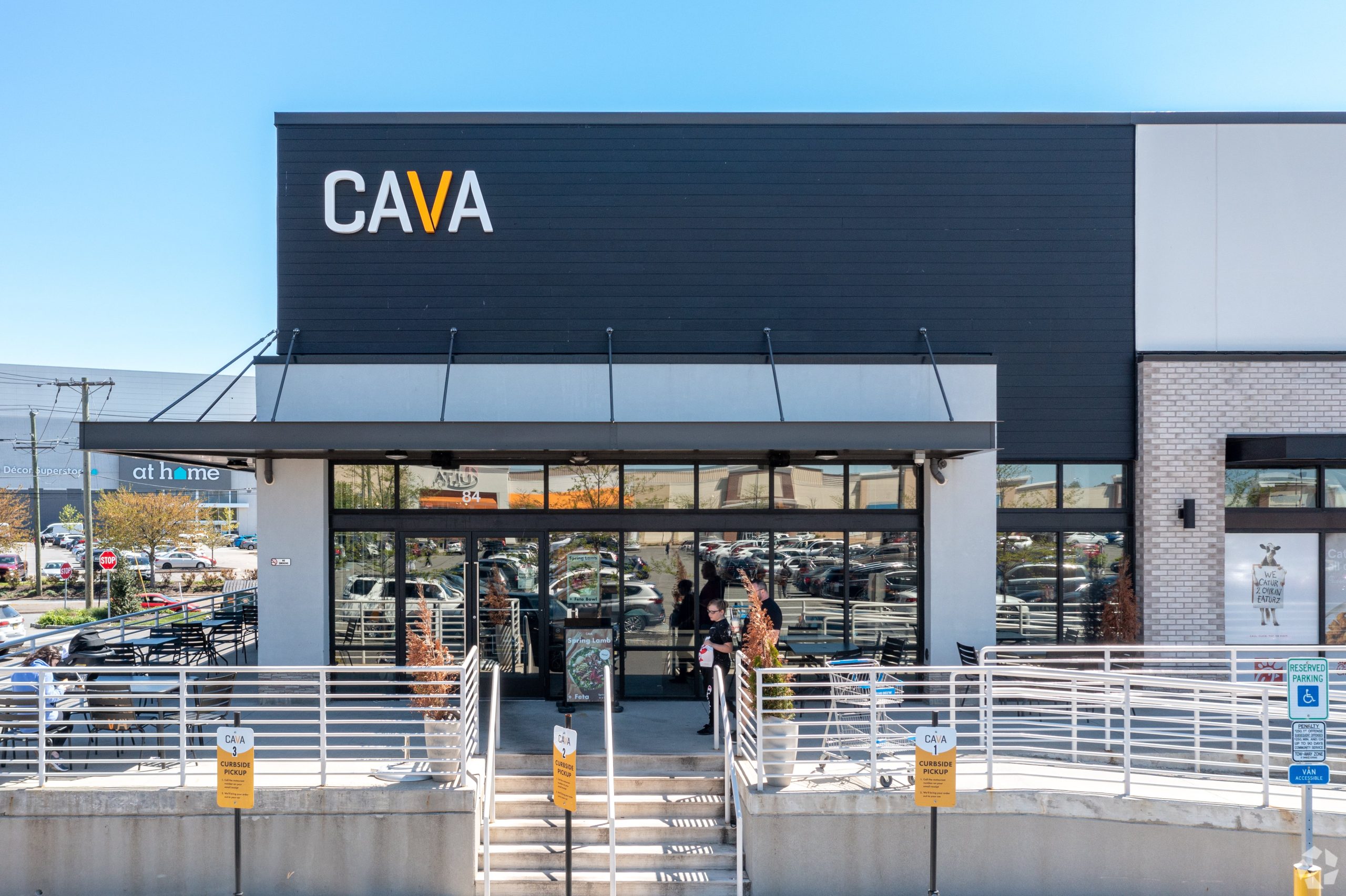 Mediterranean Restaurant Chain, Makes a Splash in Market Debut with 117% Surge in Cava Stock