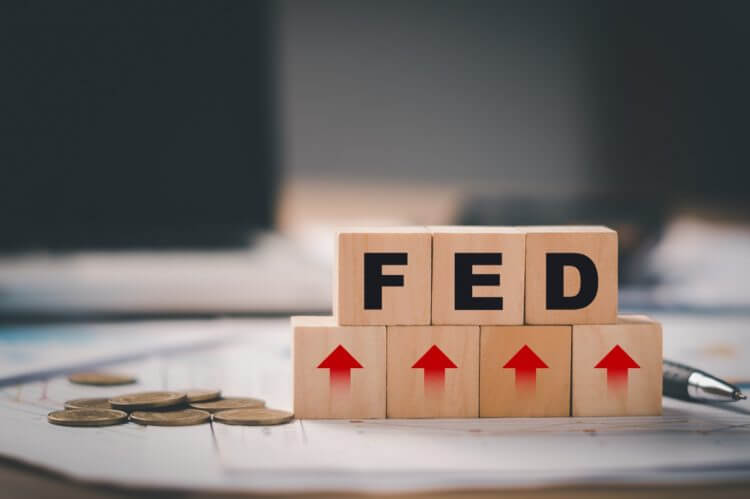 Федералният резерв ще спре повишаването на лихвените проценти, но сигнализира за бъдещи увеличения