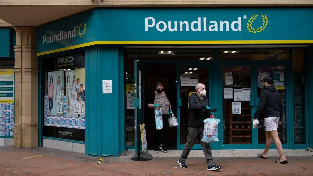 Poundland Store는 합리적인 가격의 Sass 및 Belle 가정용품으로 쇼핑객에게 즐거움을 선사합니다.