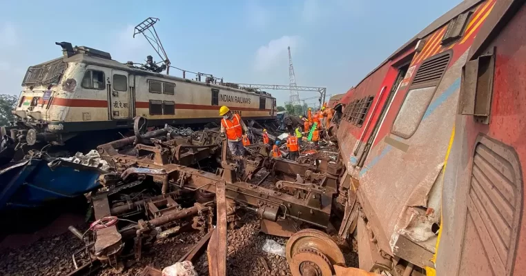 Влакова катастрофа в Индия