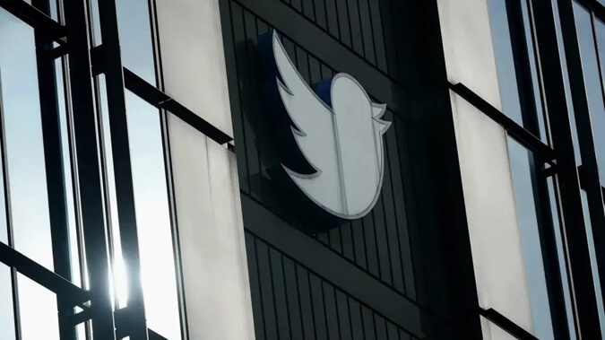 Το στέλεχος του Twitter παραιτήθηκε μετά την κριτική του Έλον Μασκ