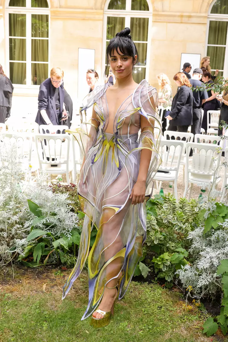 Camila Cabello Tuần lễ thời trang Paris
