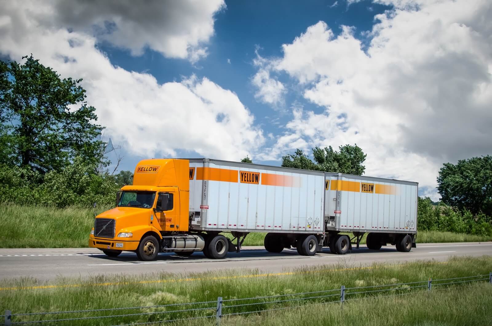 Odvážny krok Teamsters Union: riskuje 22,000 XNUMX pracovných miest v kamiónovej doprave uprostred finančnej krízy Yellow