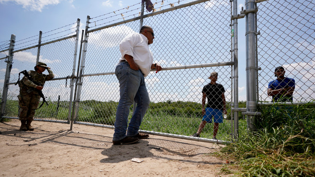 गोलीबारी में फंस गए: ईगल पास और टेक्सास सीमा युद्ध का खुलासा