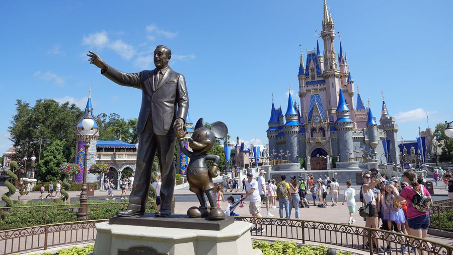 Kết thúc các chương trình đa dạng của Disney World: Kỷ nguyên bình đẳng mới