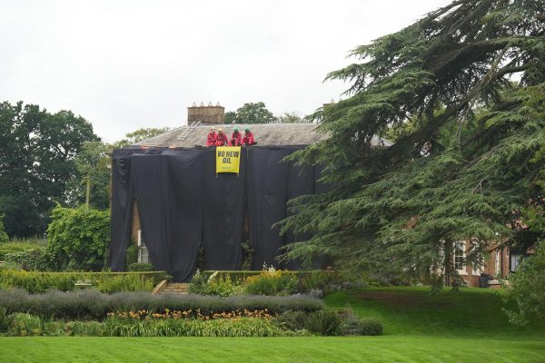 Protest Greenpeace v Sunakovom dome