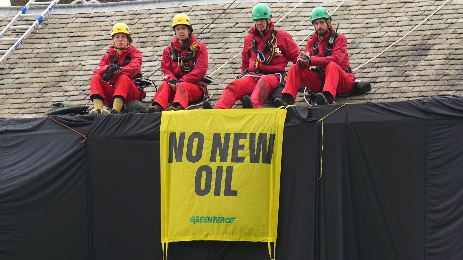 Protest Greenpeace v Sunakovom dome: Aktivisti prepustení na kauciu