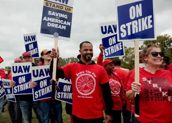 การเลิกจ้าง Ford UAW Strike