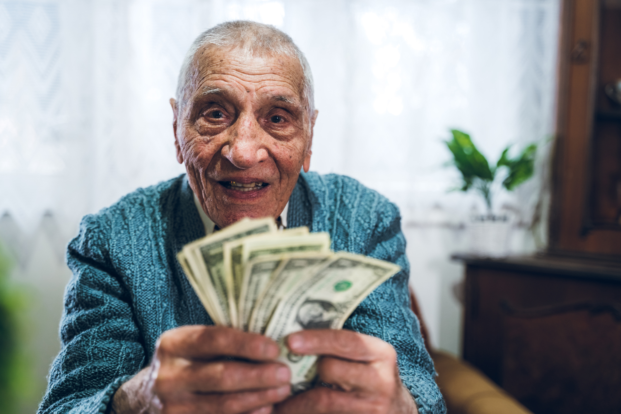 Spremembe pokojninskega varčevanja 2024: posodobitve IRS 401(k) in omejitve IRA
