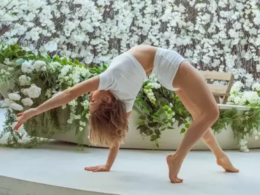 Si mund të ndikojë joga në shëndetin tuaj mendor