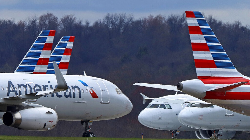 Η American Airlines αυξάνει τα τέλη αποσκευών, αλλά προσφέρει εκπτώσεις για πιστούς ιπτάμενους