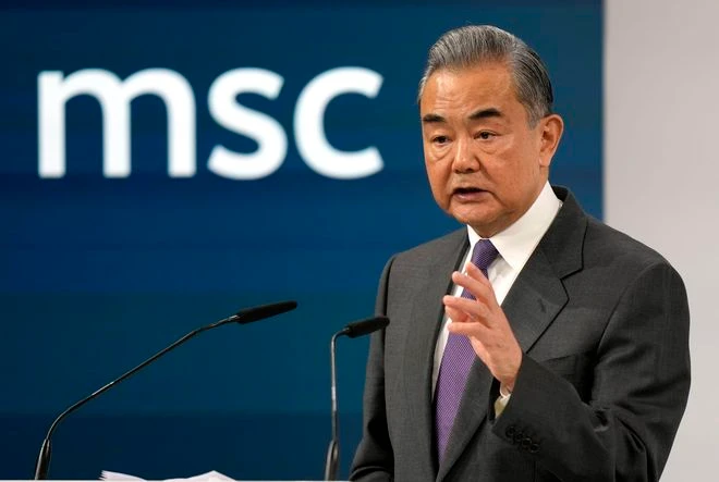 Kinas utrikesminister varnar för att skära banden med Kina