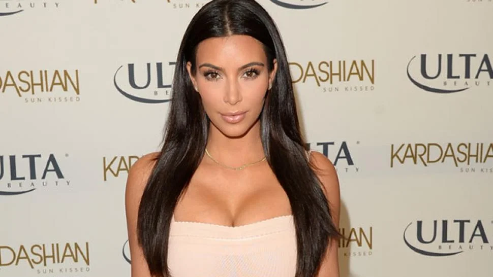 Najvitejši videz Kim Kardashian doslej sproža skrbi za zdravje