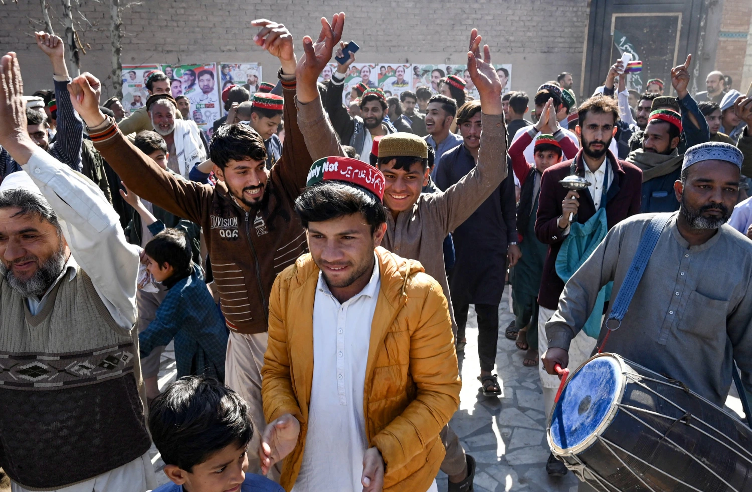 Valgresultaterne i Pakistan efterlader landet i uro