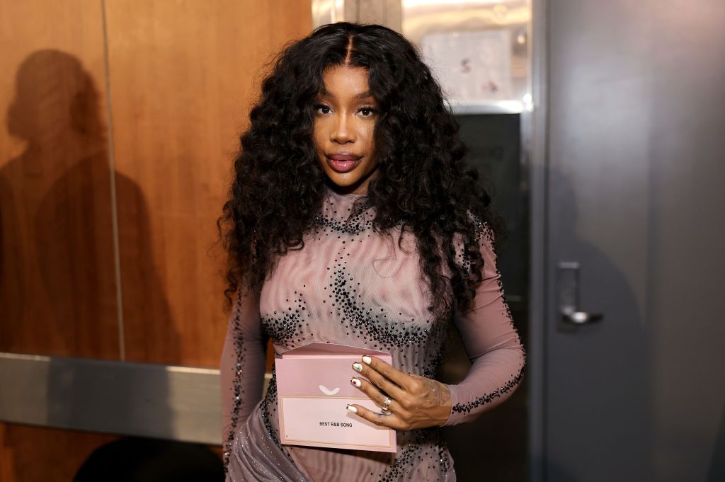 SZA Shines Without the 2024 Grammys Red Carpet Walk
