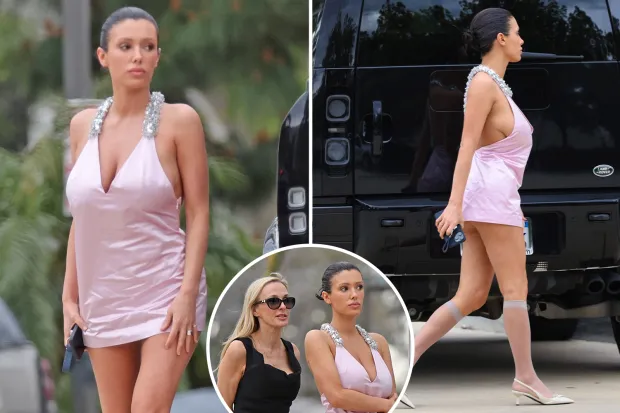 Bianca Censori întoarce capetele în rochie mini roz Risqué în timpul ieșirii cu mama