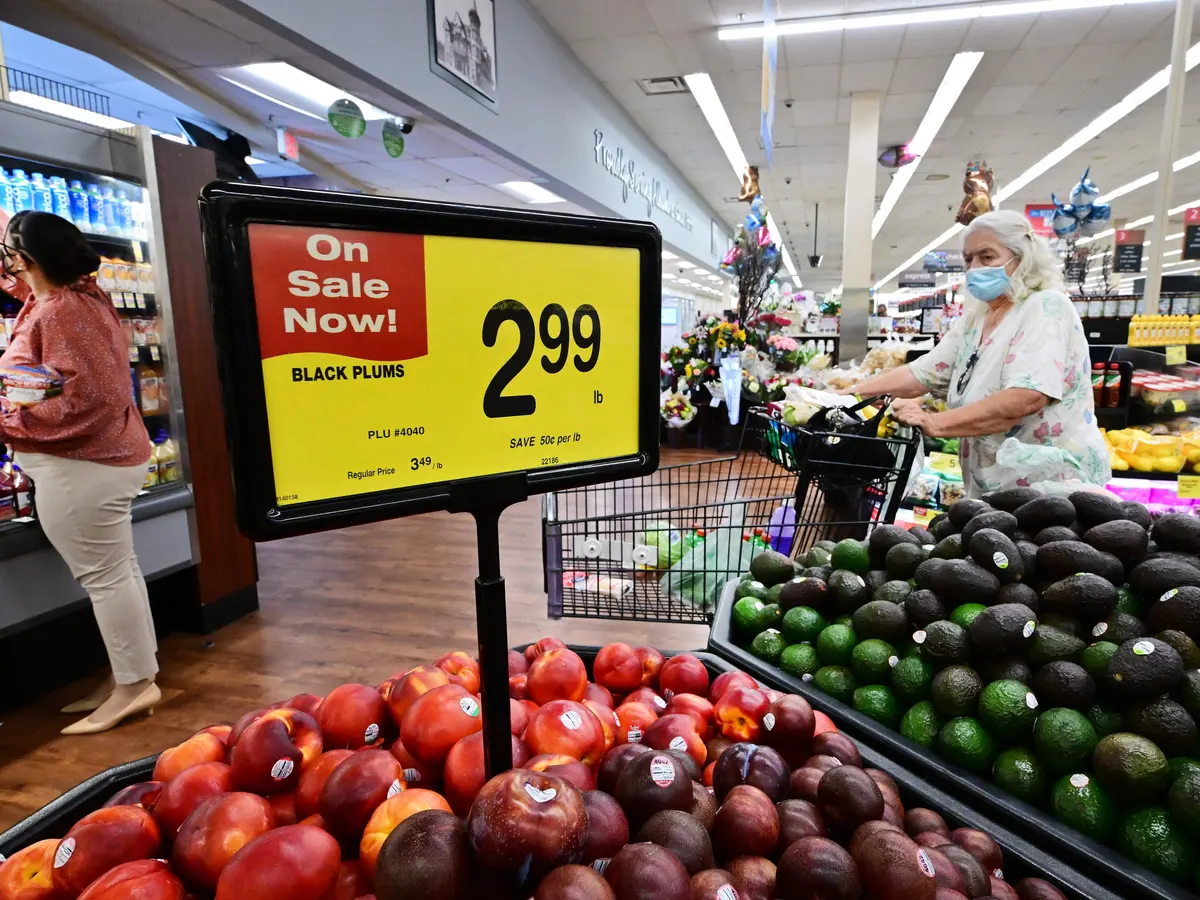 Индексът на потребителските цени в САЩ показва нарастващи разходи, но облекчение на хранителните стоки