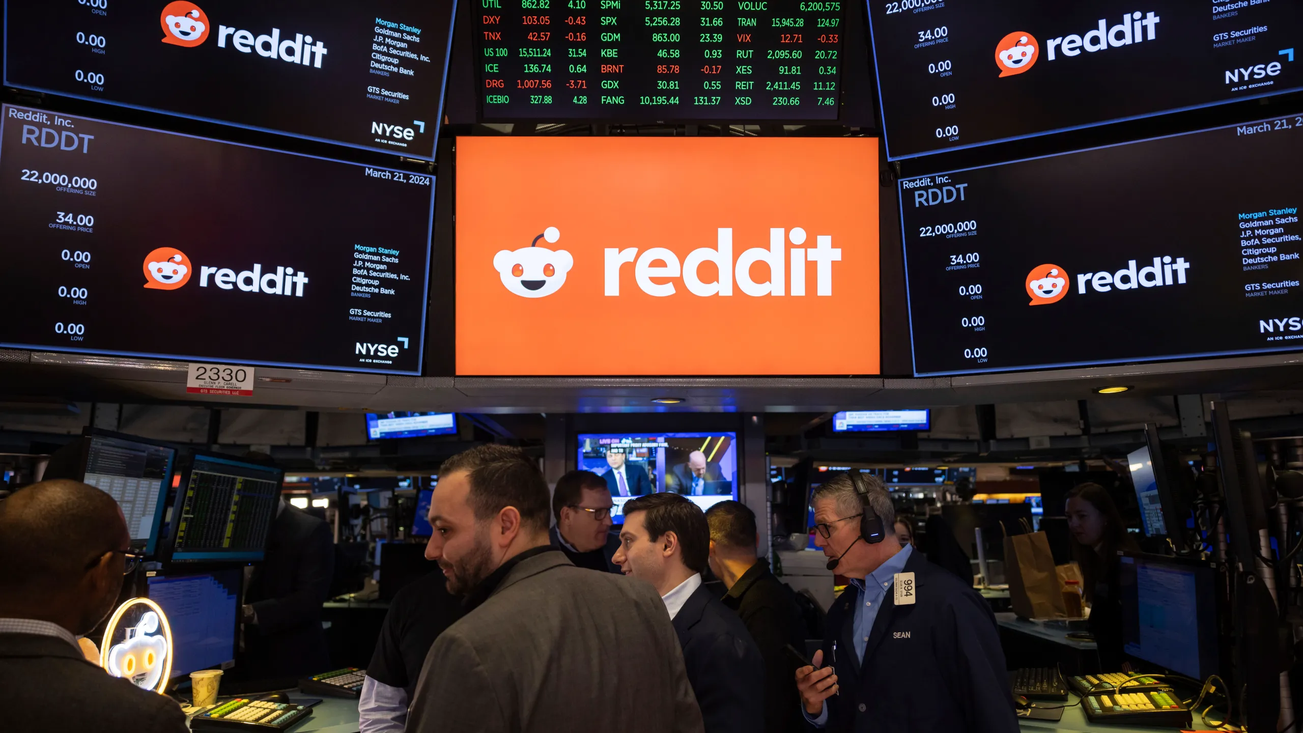 Reddit Stock은 매우 기대되는 공개 데뷔로 월스트리트를 강타했습니다.