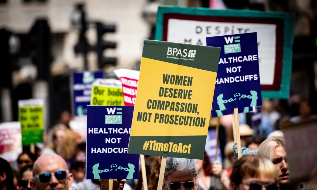 Великобритания обмисля големи промени в своите закони за абортите