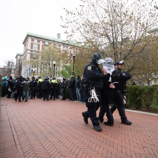Η αστυνομία επεμβαίνει σε διαδήλωση υπέρ των Παλαιστινίων στο Πανεπιστήμιο Κολούμπια