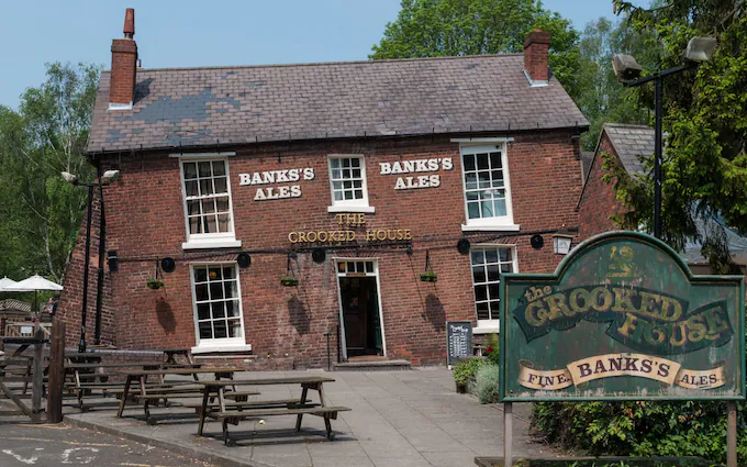 Owners of Demolished Crooked House Pub Seek to Rebuild on New Site