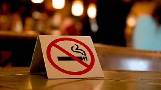 영국의 다가오는 영국 흡연 금지로 실내 담배 사용 금지
