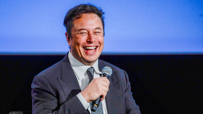 Elon Musk explora la integració de Grok AI per als usuaris Premium per redactar tuits: Fortune Report