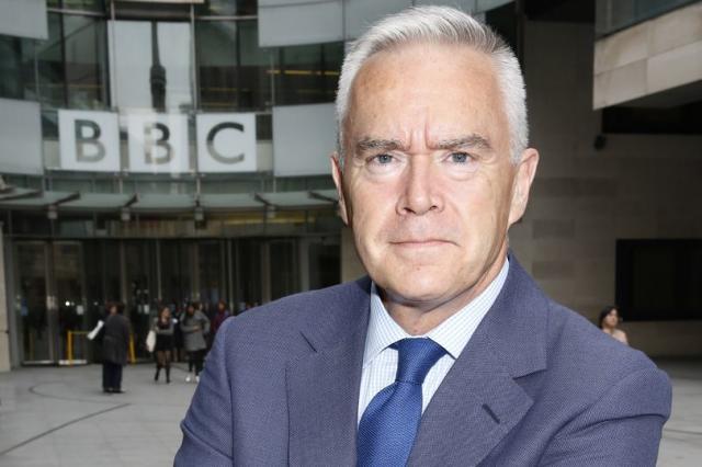BBC-nin müxbiri Huw Edwards tibbi səbəblərə görə uzaqlaşır