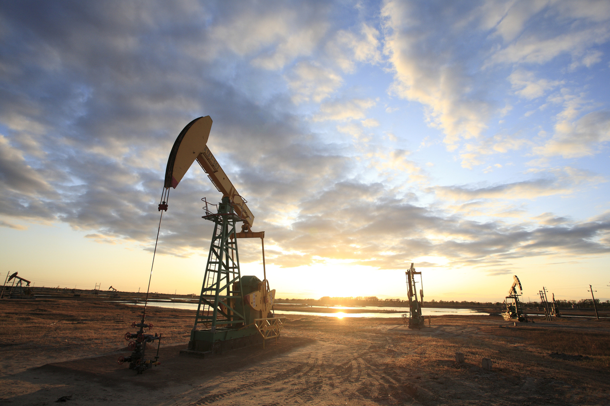 Геополитическото напрежение причинява кратък скок в цените на петрола