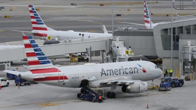 Учкучтар союзу American Airlines авиакомпанияларынын коопсуздукту бузуп жаткандыгына байланыштуу Кызыл Тууну көтөрдү