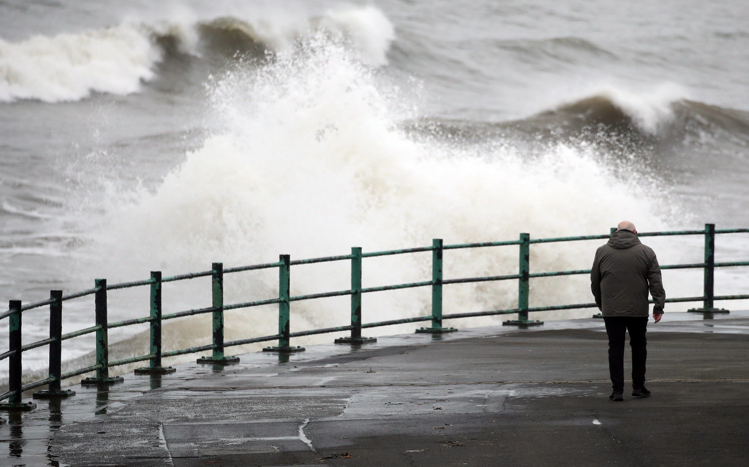 이번 주말 영국을 강타할 강력한 폭풍 캐슬린 바람