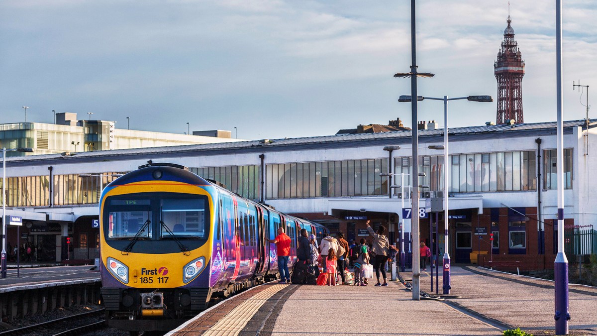 การนัดหยุดงานของรถไฟจะส่งผลต่อการเดินทางทั่วสหราชอาณาจักรในฤดูใบไม้ผลินี้อย่างไร